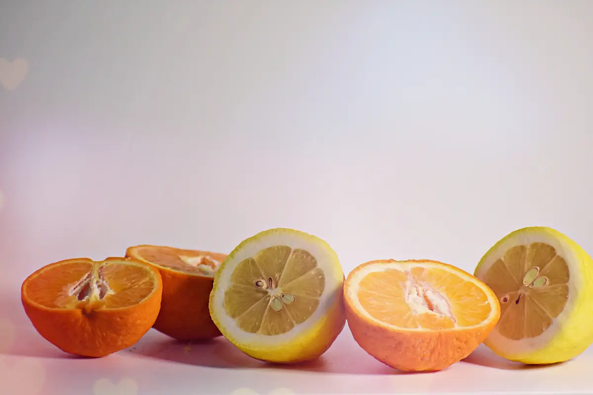 лимоны, апельсины, фрукты, белый фон, желтые, оранжевые, сочные
