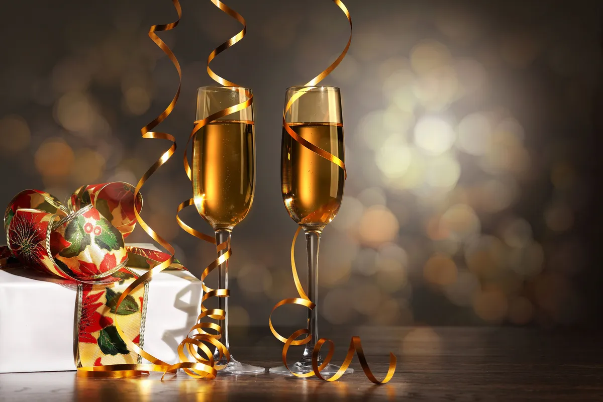 шар, праздник, новый год, бокал, шампанское, желтые, красные