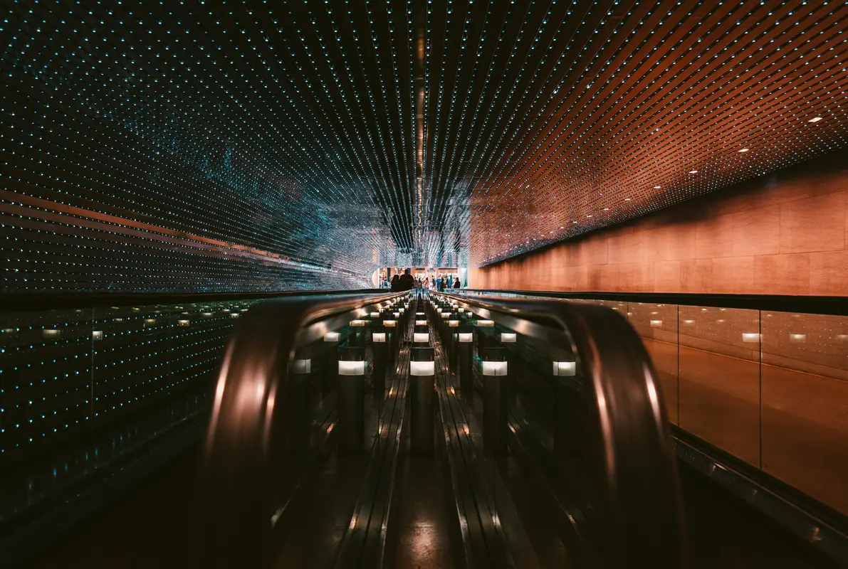метро, эскалатор, туннель, движение, люди, чёрные, коричневые