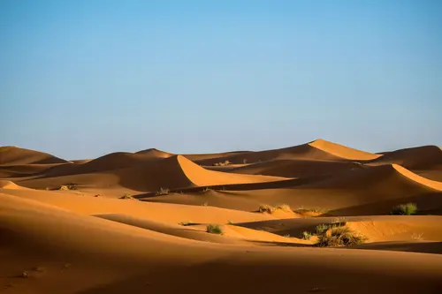 песок, пустыня, барханы, горы, небо, бежевые, голубые