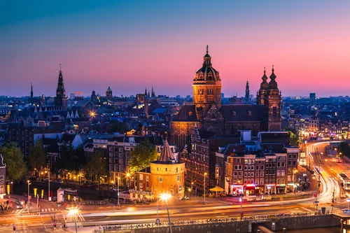 амстердам, нидерланды, дома, улица, дорога, ночь, фонари, небо, синие, розовые, коричневые