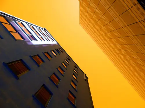 вид снизу, дома, здания, небо, фасад, окна, высотки, оранжевые, серые