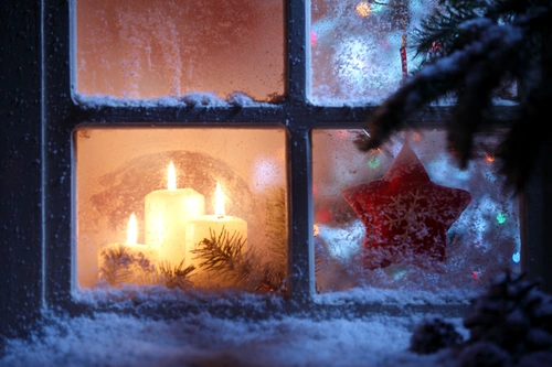 окно, свеча, новый год, снег, зима, белые, голубые, желтые