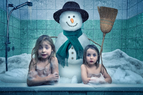 детские, дети, девочки, игра, юмор, для ванной, ванна, снеговик, пена, душ, шарф, шляпа, метла, зелёные, голубые