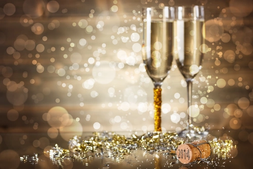 бокалы, мишура, праздник, шампанское, новый год, желтые, бежевые