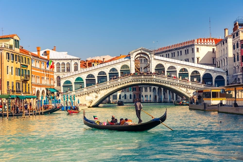 Венеция, Италия, мост, Риальто, вода, гандолы, гандольер, голубые, жёлтые, белые