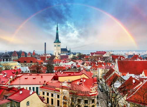 Таллинн, Эстония, дома, радуга, голубые, красные