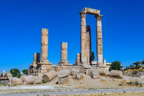 храм, исторический, римский храм, столбы, цитадель, древние, путешествия, туризм, археология, иордания, голубые, синие, серые