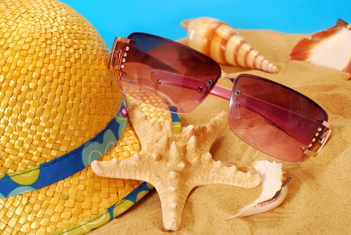 лето, песок, шляпа, очки, морская звезда, ракушки, жёлтые, красные