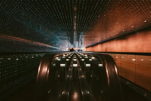 метро, эскалатор, туннель, движение, люди, чёрные, коричневые