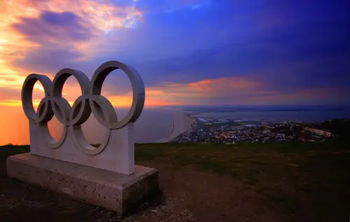 архитектура, памятник, олимпийские кольца, круги, город, горизонт, закат, рассвет, синие, оранжевые