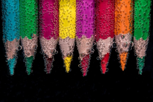 карандаши, цветные карандаши, пузырь, пузырьки, пузыри, шарики, круги, разноцветные, черные