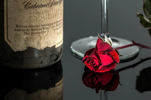 роза, вино, романтика, отражение, алая, красные, черные, бежевые, серые