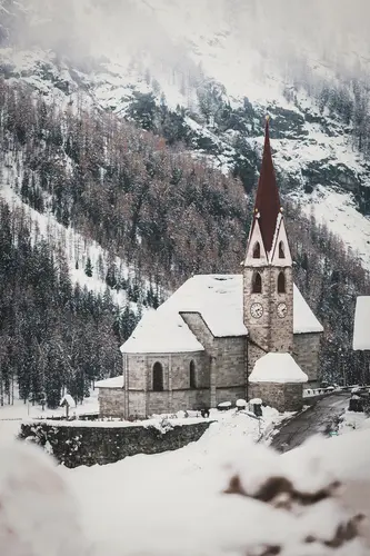 церковь, замок, здание, горы, гора, снег, деревья, дымка, башня, часы