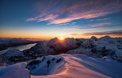 Норвегия, Лофотенские острова, горы, закат, снег, голубые, фиолетовые, розовые