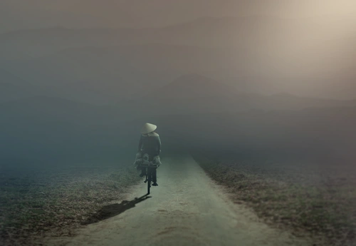 горы, туман, дорога, велосипед, велосипедист, серые, бежевые